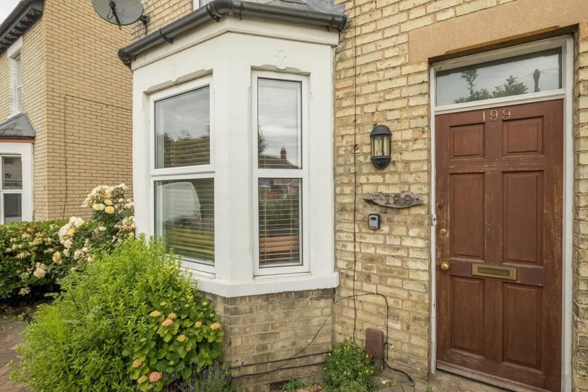 Large 4 Bedroom Home With Garden And Free Parking CBG Exterior photo